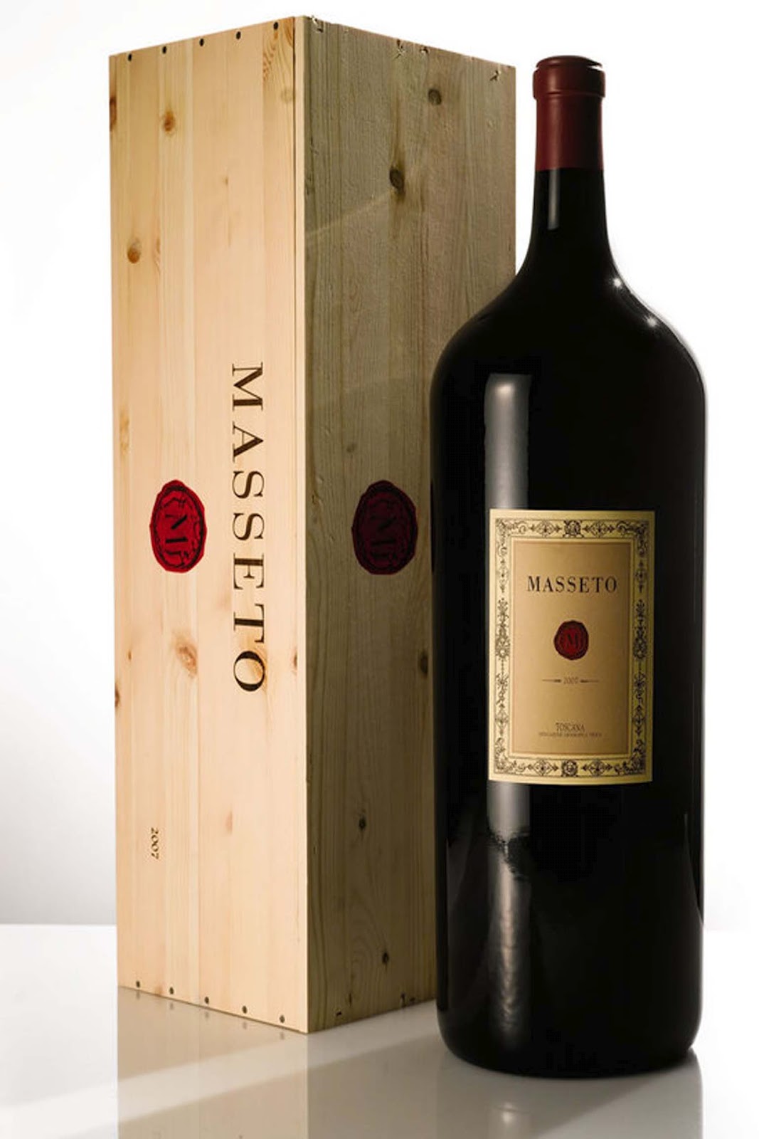 Цена самого дорогого вина. Masseto вино. Винодельня Masseto. Винодельня Италия Ornellaia. Бутылка вина.